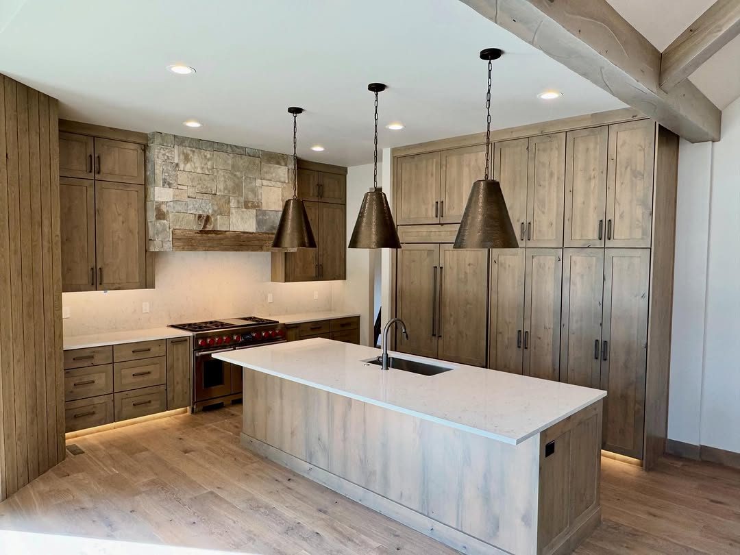 Knotty alder lodge kitchen built by Porter's Custom Cabinets in McCall, Idaho
